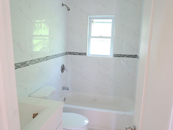4th image of 11007 195th St