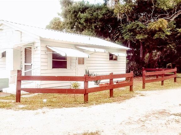 2nd image of 1093 Arvin Ln