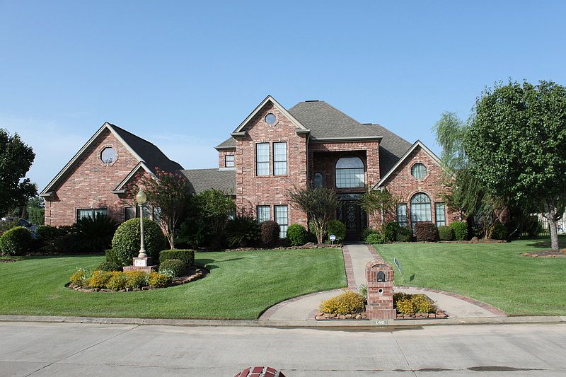 Front Yard View
						:
						Front Entry