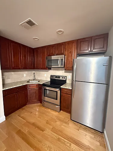 81 Lester St #10 Photo 1