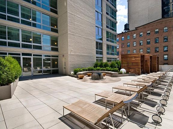 3rd image of 505 W 37th St APT 2309