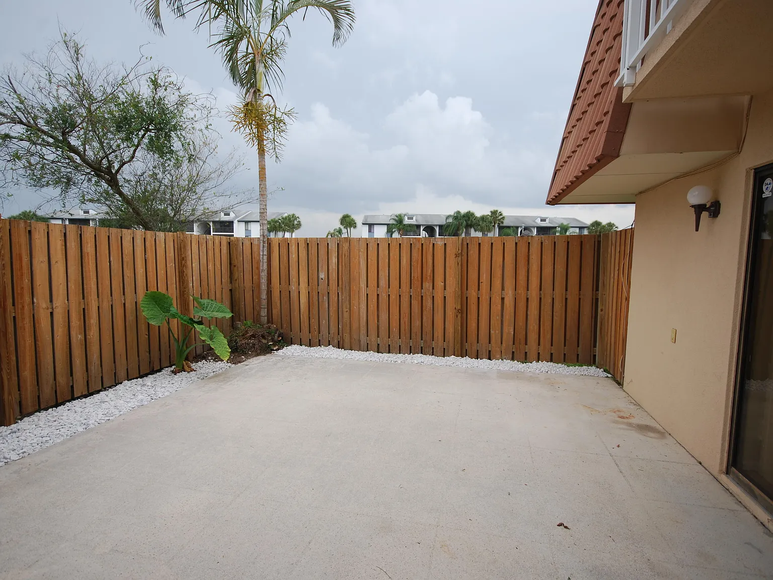2 bed, 2.5 bath, 1288 sqft, $2,100 — Photo 2