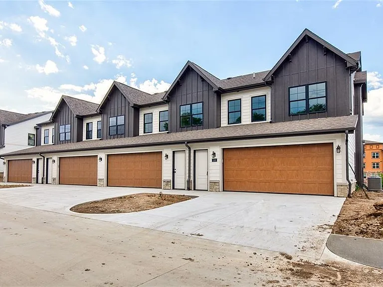 6460 Galleria Dr #2103 — Photo 13