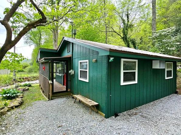 2009 Poplar Cove Rd, Franklin, NC 28734