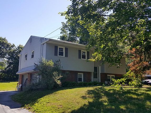 2nd image of 1198 Laurel Ln
