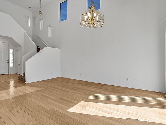 3rd image of 10085 Capistrello Ave