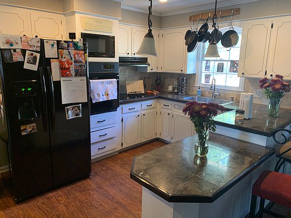 3rd image of 212 Balfer Dr