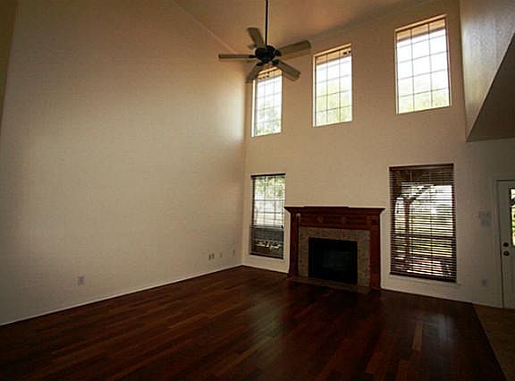 4th image of 3835 Lakeway Dr
