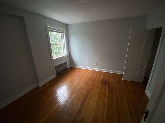 5th image of 25 Lynwood Pl APT 9