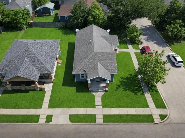 300 W James Ave, Baytown, TX 77520