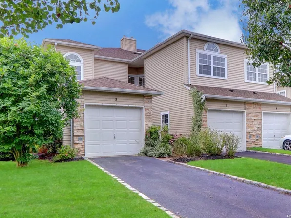 3 Windwatch Drive #3, Hauppauge, NY 11788