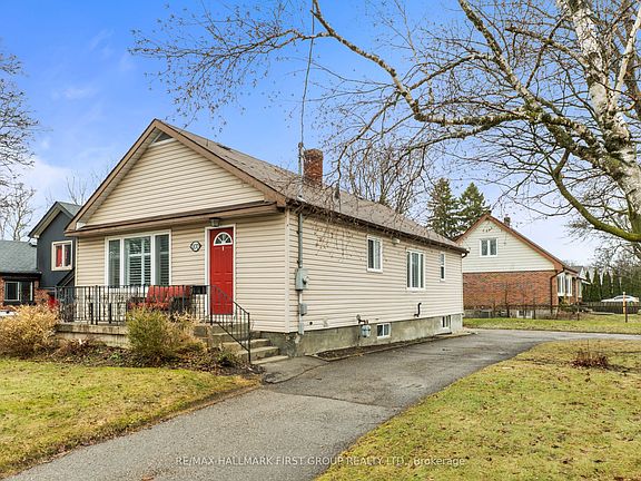 3rd image of 107 Maple St W