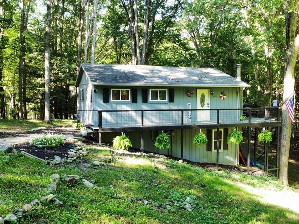 1022 Circle Dr, Lake Isabella, MI 48893