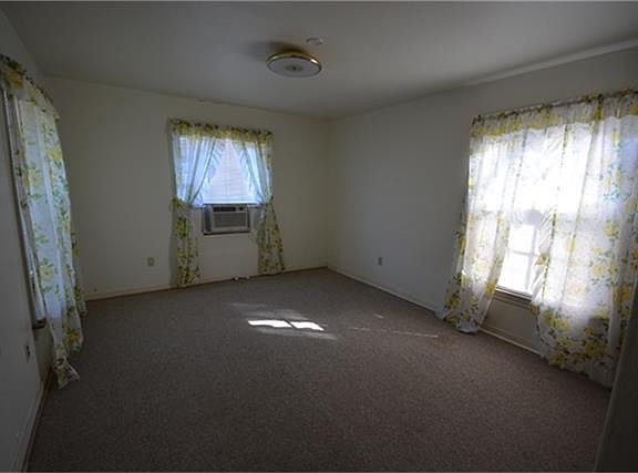 5th image of 6834 Broadway St