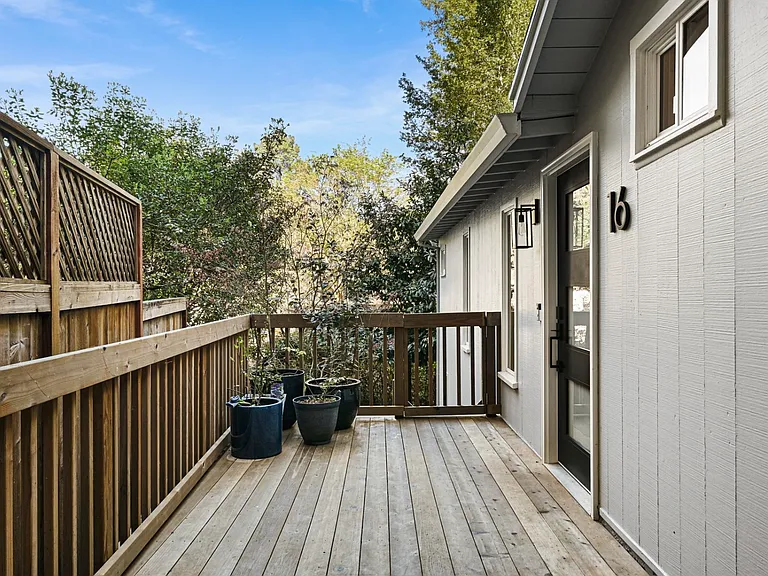 16 Iron Springs Rd — Photo 3