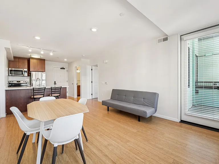 Addison Arts Apartments — Photo 150