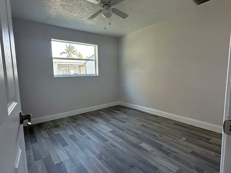 1210 Avenue R — Photo 10