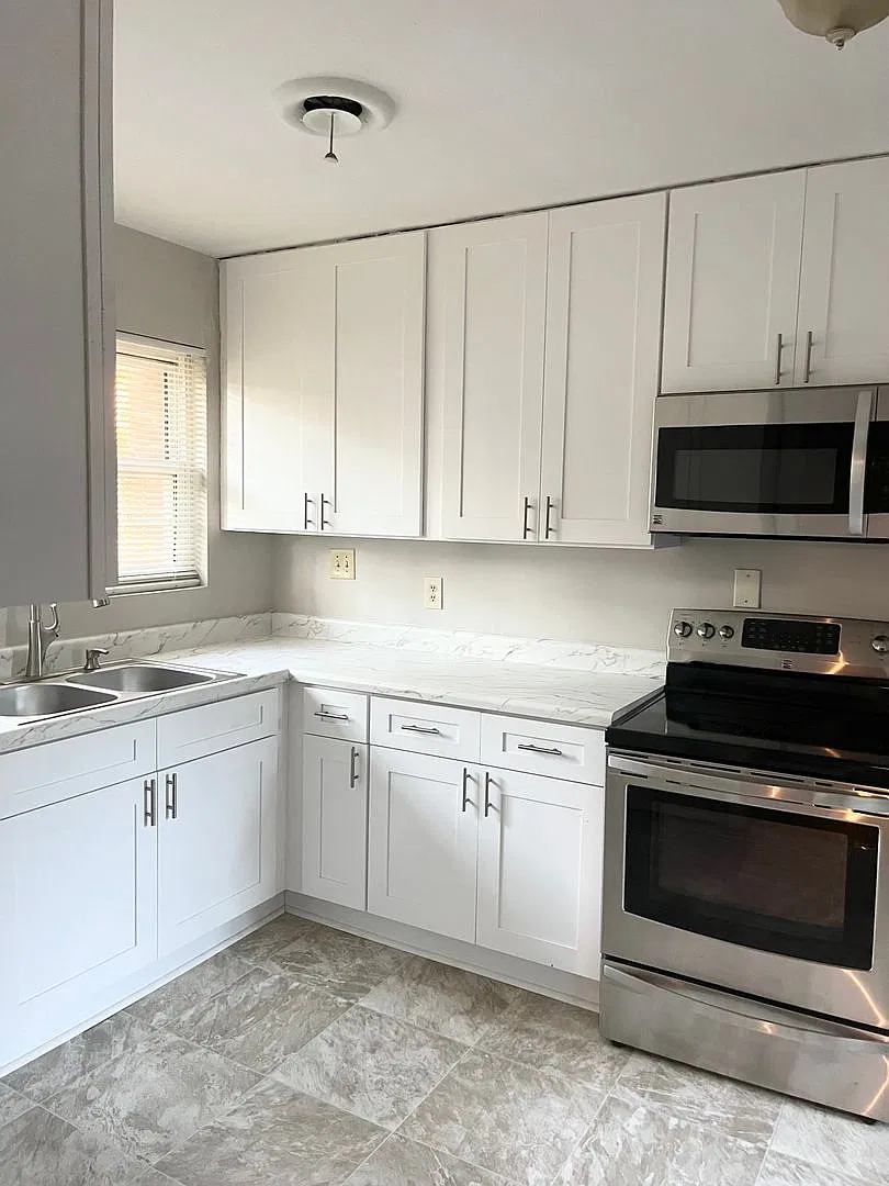 4 Bedroom Home- Just outside HAAF — Photo 4
