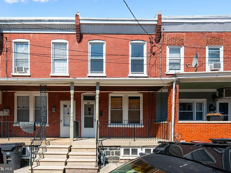 613 N Scott St — Photo 1