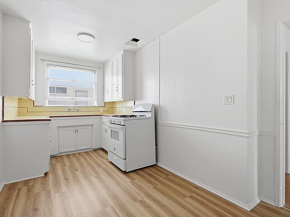 2nd image of 12020 Magnolia Blvd #11
