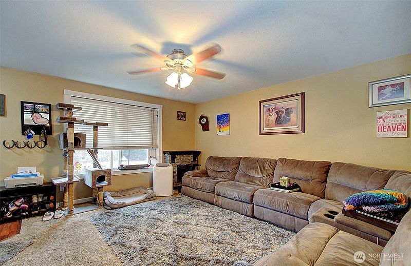 4th image of 16002 NE 74th Street