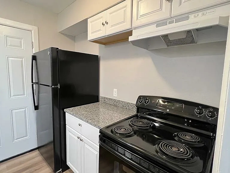 La Hacienda Apartments — Photo 9
