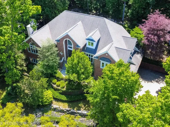 6604 College Park, Clarkston, MI 48346