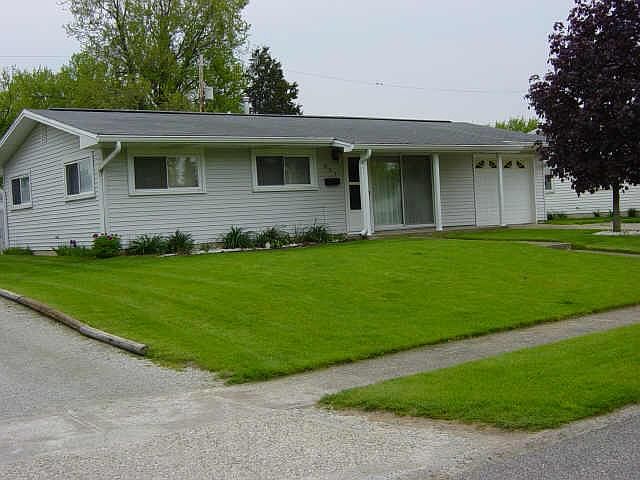 1st image of 921 NW Syracuse Dr