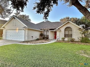 202 Willowbend Dr, Port Lavaca, TX 77979
