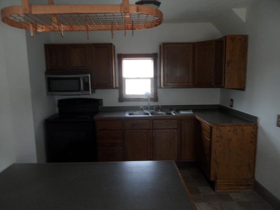 3rd image of 107 E Hill St