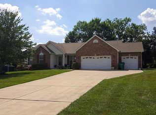 817 Summit Park Dr, Pacific, MO 63069