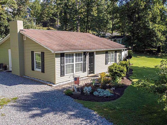 4th image of 1590 Old Oak Ln