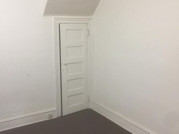 4th image of 1323 W Louden St #1