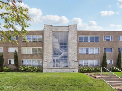 520 S Brentwood Blvd APT 3A, Saint Louis, MO, 63105