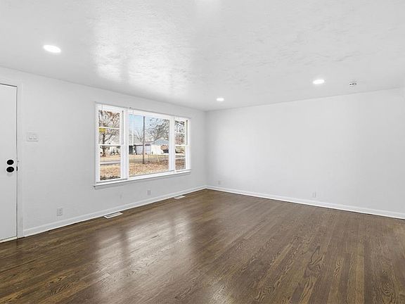 5th image of 1704 S Highland Dr