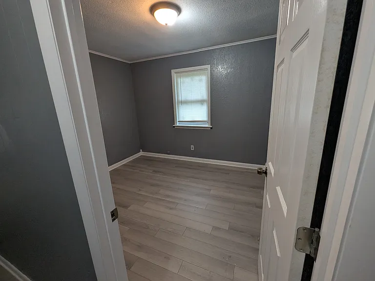 625 Louis St — Photo 11