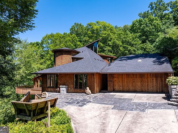 4th image of 120 Laurel Dr NE