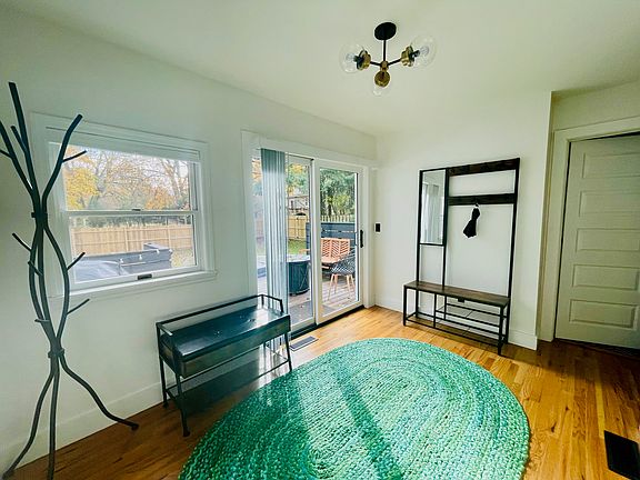 3rd image of 298 Lucas Ave