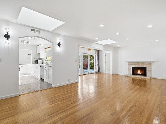4th image of 1623 Bonita Ave
