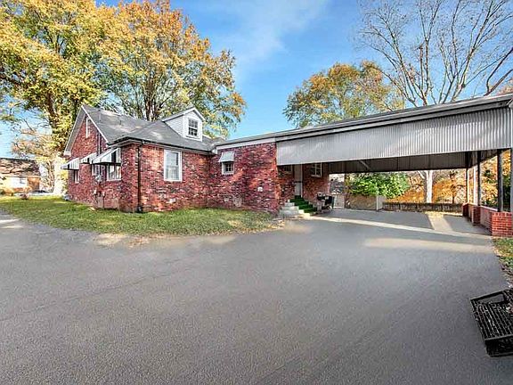 3rd image of 936 Summer Dr