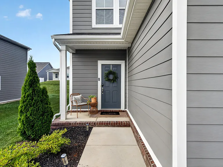 3912 Sadie St — Photo 3