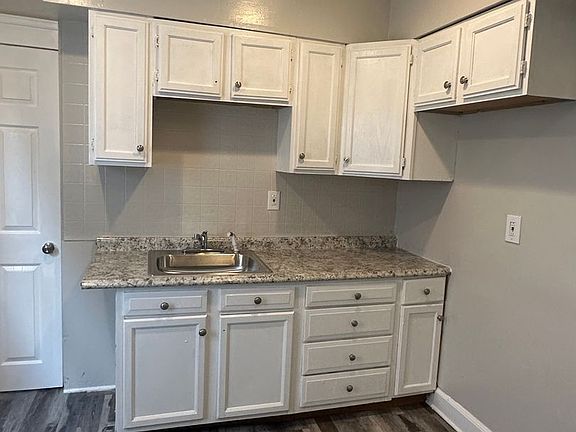 3rd image of 807 E 131st St