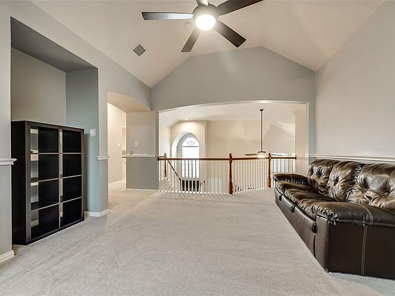 5th image of 6298 Hawthorn Dr
