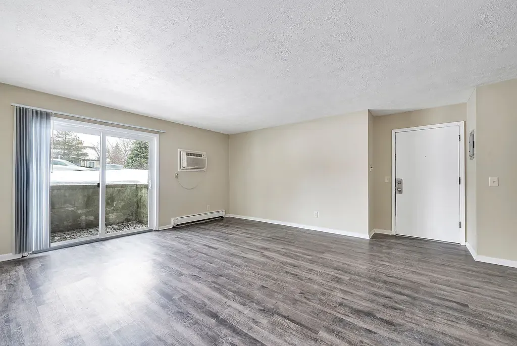 905 Coolidge Rd — Photo 3