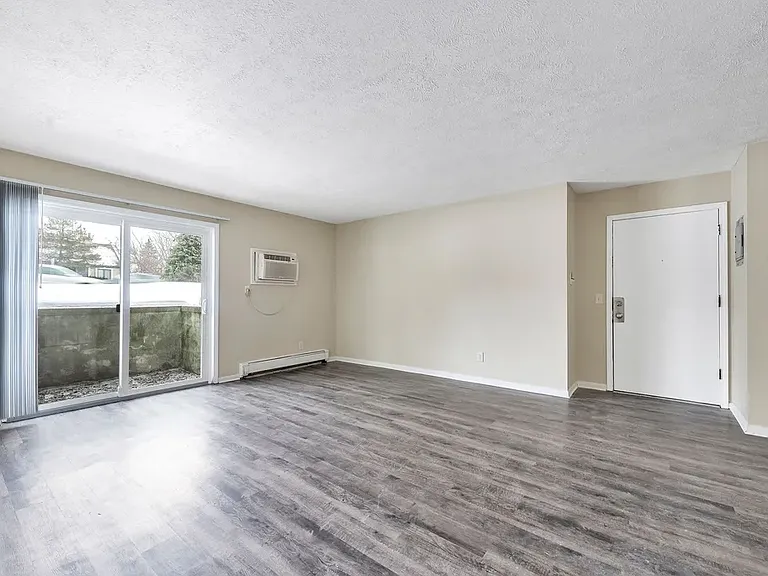 905 Coolidge Rd — Photo 3