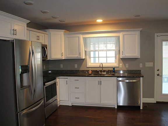 5th image of 870 Waterview Dr