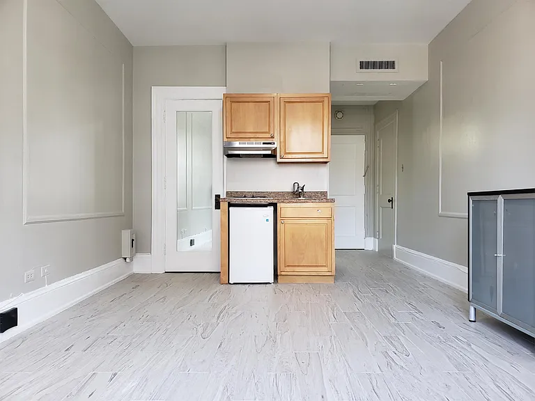 1324 Locust St — Photo 7