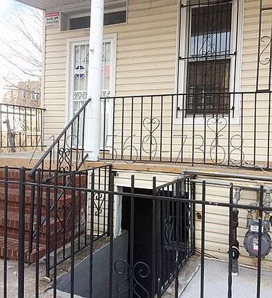 2nd image of 1304 Findlay Ave