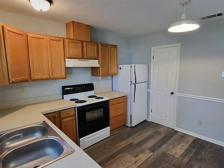 3727 SW 28th Ter #2 — Photo 6
