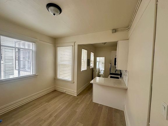 5th image of 2729 Lombard St APT 6